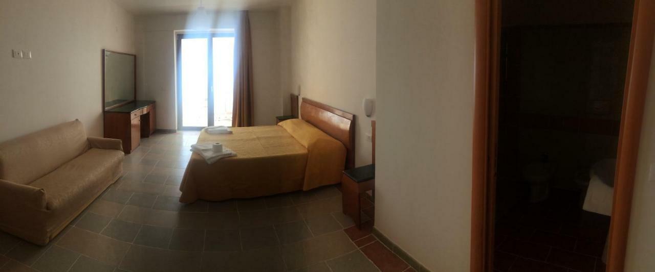 B&B Palazzo Manfredi Vieste, Fronte Mare Con Parcheggio Exterior foto