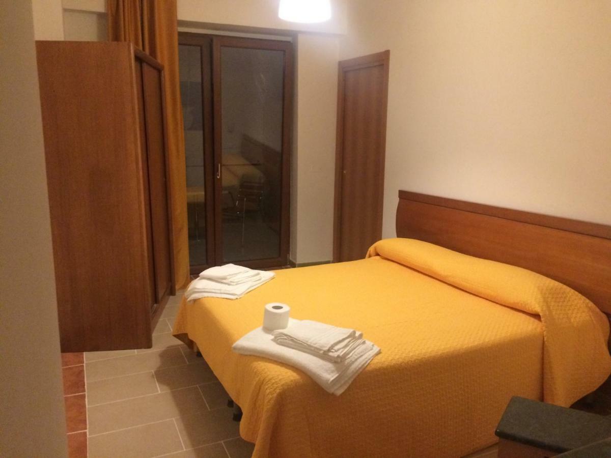 B&B Palazzo Manfredi Vieste, Fronte Mare Con Parcheggio Exterior foto