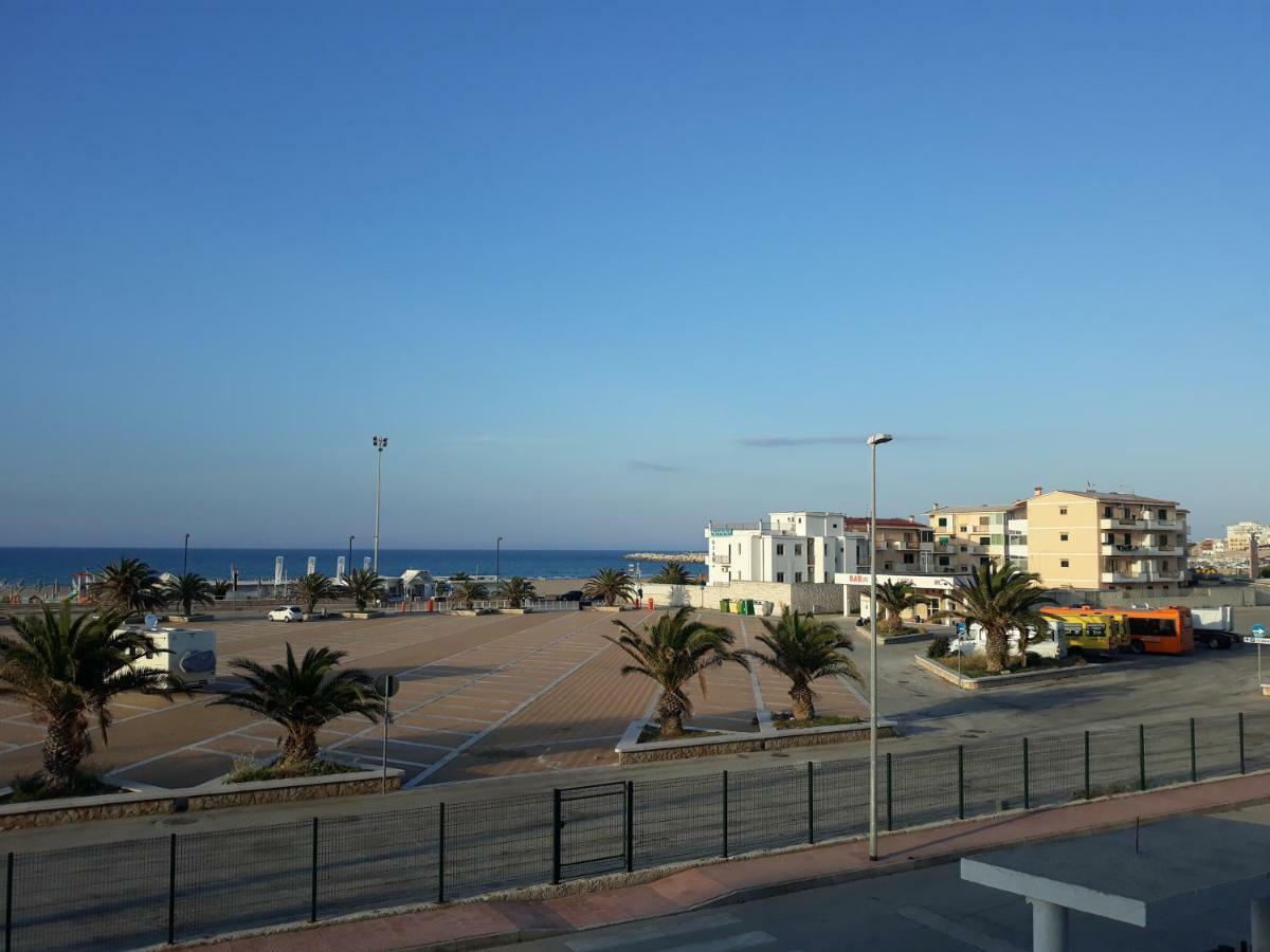 B&B Palazzo Manfredi Vieste, Fronte Mare Con Parcheggio Exterior foto